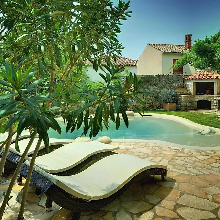 Dom wakacyjny Cozy In Li Njan With Private Pool *