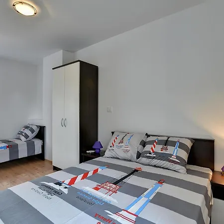 Dom wakacyjny Cozy In Li Njan With Private Pool Ližnjan