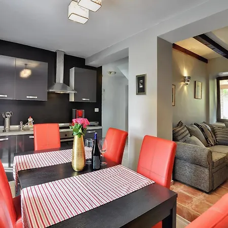 Cozy In Li Njan With Private Pool Ližnjan